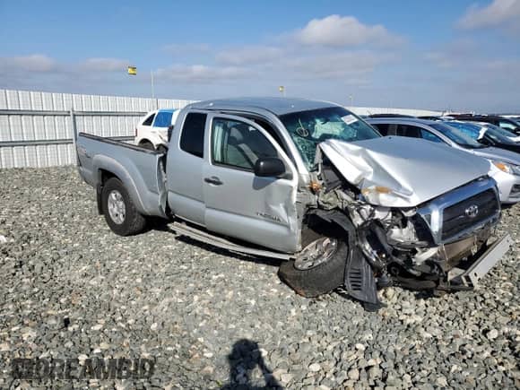 2006 Toyota Tacoma с VIN 5TEUU42N36Z306530, выставлен на аукционе Copart как лот 82293625 с пробегом 220 562 миль миль и Списание • Salvage title. История ставок и продаж доступна на DreamBid. Изображение 4.