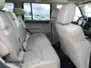 2006 Jeep Commander Limited z VIN 1J8HG58N66C323142, wystawiony jako Copart lot #65427535 z przebiegiem 125 181 mil mil oraz Szkoda całkowita • Salvage title. Historia ofert i sprzedaży dostępna na DreamBid. Obrazek 11.
