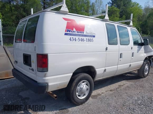 2010 Ford Econoline Cargo Commercial z VIN 1FTNE2EW9ADA55959, wystawiony jako IAAI lot #42133248 z przebiegiem 271 470 mil mil oraz . Historia ofert i sprzedaży dostępna na DreamBid. Obrazek 4.