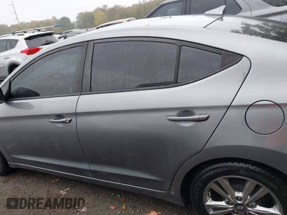 2017 Hyundai Elantra Limited с VIN KMHD84LF0HU361620, выставлен на аукционе IAAI как лот 43415441 с пробегом 63 634 миль миль и . История ставок и продаж доступна на DreamBid. Изображение 14.