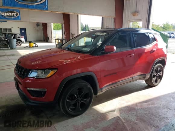 2018 Jeep Compass Altitude with VIN 3C4NJDBB6JT304267, listed as a Copart auction lot 81713085 with 84,266 mi miles and Salvage title. Bid and sale history available at DreamBid. Image 1.