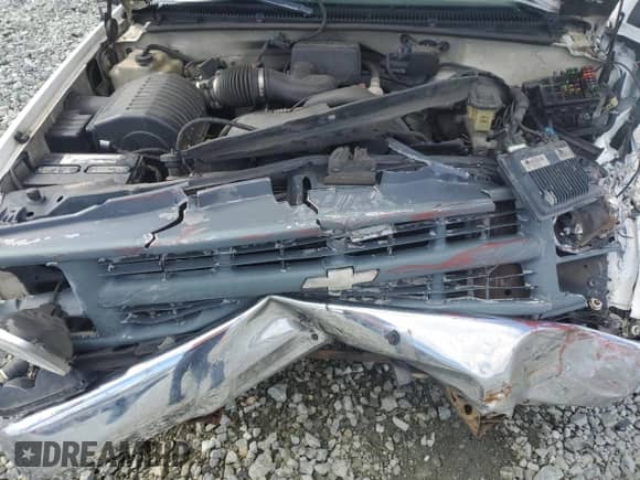1998 Chevrolet Silverado 1500 with VIN 1GCEC14W6WZ282523, listed as a Copart auction lot 48172135 with 300,836 mi miles and Salvage title. Bid and sale history available at DreamBid. Image 12.