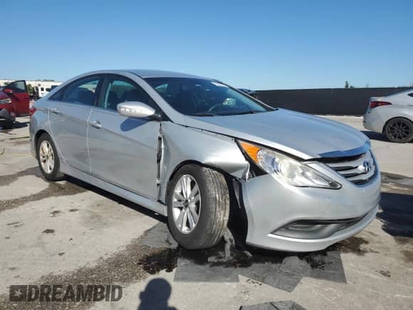 2014 Hyundai Sonata GLS z VIN 5NPEB4AC7EH812423, wystawiony jako Copart lot #85829385 z przebiegiem 65 543 mil mil oraz Szkoda całkowita • Salvage title. Historia ofert i sprzedaży dostępna na DreamBid. Obrazek 4.