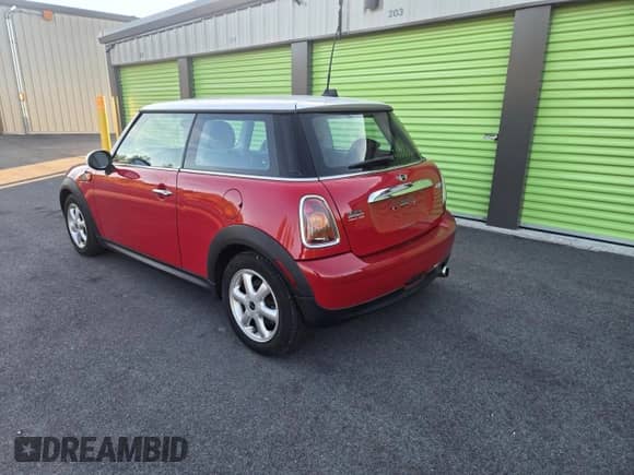2007 MINI Hardtop с VIN WMWMF33517TU63263, выставлен на аукционе Copart как лот 85209115 с пробегом 124 207 миль миль и Чистый • Clean title. История ставок и продаж доступна на DreamBid. Изображение 3.