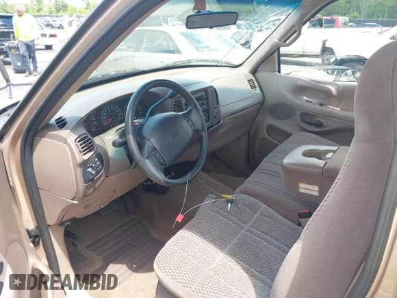 1997 Ford F-150 с VIN 1FTDF17W9VNA84250, выставлен на аукционе IAAI как лот 42149320 с пробегом 85 297 миль миль и . История ставок и продаж доступна на DreamBid. Изображение 5.