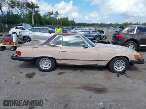 1983 Mercedes-Benz 380 SL with VIN WDBBA45A1DB020815, listed as a IAAI auction lot 42548157 with 104,615 mi miles and . Bid and sale history available at DreamBid. Image 13.