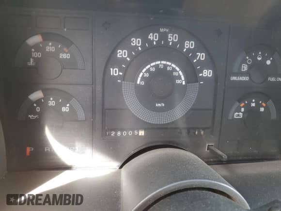 1989 Chevrolet Silverado 2500 с VIN 1GCFC24K9KE194820, выставлен на аукционе Copart как лот 49321135 с пробегом 128 005 миль миль и Списание • Salvage title. История ставок и продаж доступна на DreamBid. Изображение 9.