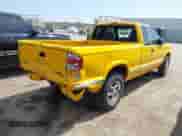 2002 Chevrolet S-10 LS z VIN 1GCDT19W028200046, wystawiony jako IAAI lot #42037525 z przebiegiem 77 778 mil mil oraz . Historia ofert i sprzedaży dostępna na DreamBid. Obrazek 4.