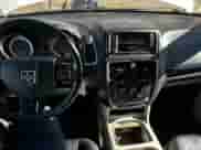 2017 Dodge Grand Caravan SXT z VIN 2C4RDGCG8HR664836, wystawiony jako Copart lot #87122905 z przebiegiem 196 859 mil mil oraz Czysty tytuł • Clean title. Historia ofert i sprzedaży dostępna na DreamBid. Obrazek 9.