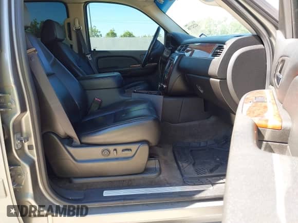 2008 Chevrolet Tahoe 3LT with VIN 1GNFC13018R154833, listed as a IAAI auction lot 42232738 with 243,993 mi miles and . Bid and sale history available at DreamBid. Image 5.