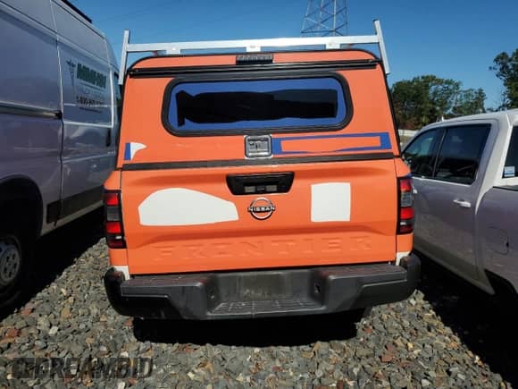2022 Nissan Frontier S z VIN 1N6ED1CL1NN654860, wystawiony jako Copart lot #85493245 z przebiegiem Nie podano mil oraz Szkoda całkowita • Salvage title. Historia ofert i sprzedaży dostępna na DreamBid. Obrazek 6.