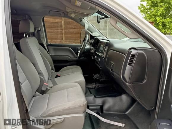 2015 Chevrolet Silverado 2500HD Work Truck z VIN 1GC1KUEG0FF185345, wystawiony jako Copart lot #58501835 z przebiegiem 194 581 mil mil oraz Czysty tytuł • Clean title. Historia ofert i sprzedaży dostępna na DreamBid. Obrazek 5.