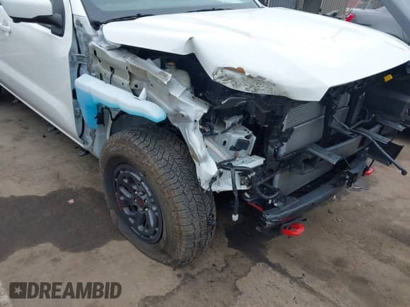 2025 Nissan Frontier SV с VIN 1N6ED1EJ8SN610734, выставлен на аукционе IAAI как лот 42210100 с пробегом 8 465 миль миль и . История ставок и продаж доступна на DreamBid. Изображение 6.