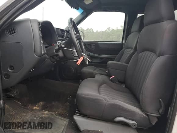 2003 Chevrolet S-10 LS with VIN 1GCCS19H038174971, listed as a Copart auction lot 47358425 with 149,419 mi miles and Salvage title. Bid and sale history available at DreamBid. Image 7.