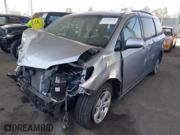2013 Toyota Sienna LE AAS with VIN 5TDKK3DC2DS344974, listed as a IAAI auction lot 42560026 with 138,918 mi miles and . Bid and sale history available at DreamBid. Image 2.
