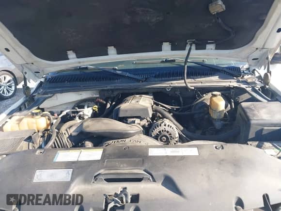 2000 Chevrolet Tahoe LS z VIN 1GNEC13T8YJ105066, wystawiony jako IAAI lot #42711998 z przebiegiem Nie podano mil oraz . Historia ofert i sprzedaży dostępna na DreamBid. Obrazek 10.