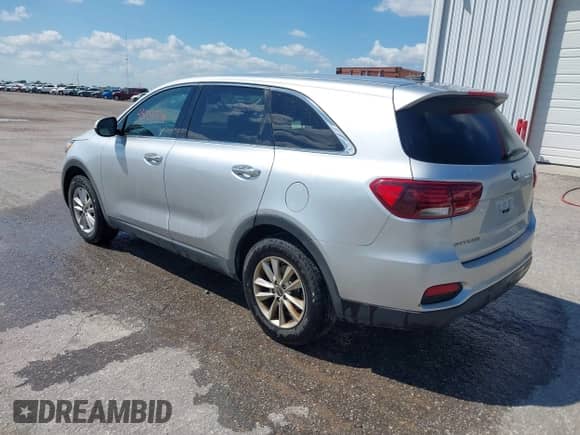 2019 Kia Sorento LX with VIN 5XYPG4A30KG582267, listed as a IAAI auction lot 43033776 with 148,881 mi miles and . Bid and sale history available at DreamBid. Image 3.