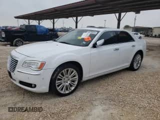 2011 Chrysler 300 C с VIN 2C3CA6CT6BH522993, выставлен на аукционе Copart как лот 86482524 с пробегом 226 108 миль миль и Списание • Salvage title. История ставок и продаж доступна на DreamBid. Изображение 1.