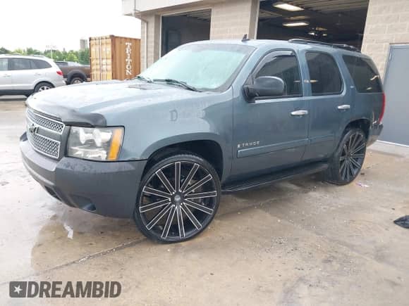 2008 Chevrolet Tahoe 3LT z VIN 1GNFK13028J110597, wystawiony jako IAAI lot #42774393 z przebiegiem 273 509 mil mil oraz . Historia ofert i sprzedaży dostępna na DreamBid. Obrazek 2.