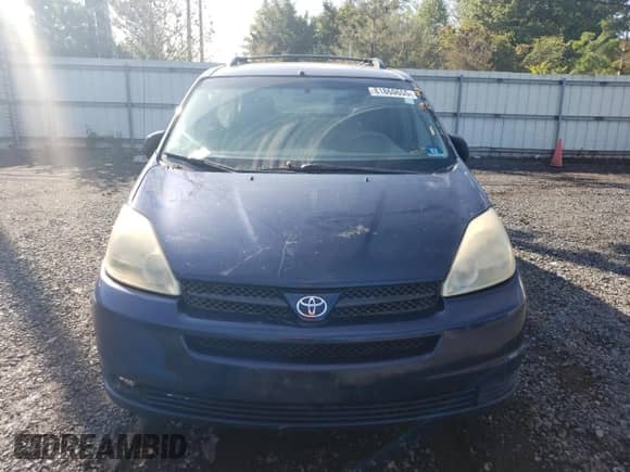 2005 Toyota Sienna LE with VIN 5TDBA23C15S039045, listed as a Copart auction lot 81860655 with 230,281 mi miles and Salvage title. Bid and sale history available at DreamBid. Image 5.