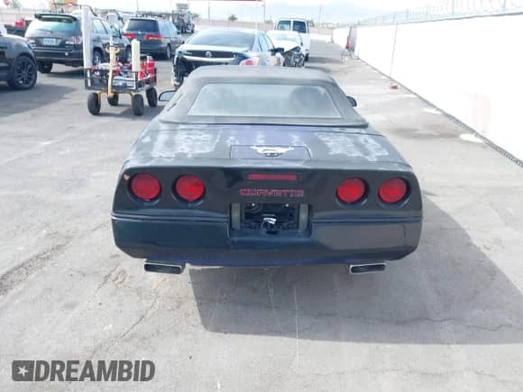 1988 Chevrolet Corvette с VIN 1G1YY3187J5105925, выставлен на аукционе IAAI как лот 42358878 с пробегом 204 801 миль миль и . История ставок и продаж доступна на DreamBid. Изображение 12.