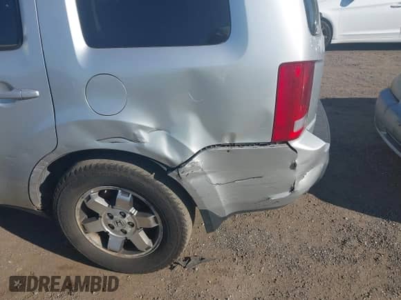 2009 Honda Pilot Touring with VIN 5FNYF488X9B023366, listed as a IAAI auction lot 43068300 with 210,590 mi miles and . Bid and sale history available at DreamBid. Image 6.