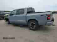 2023 Nissan Frontier Pro-4X z VIN 1N6ED1EKXPN648692, wystawiony jako Copart lot #62197105 z przebiegiem 42 137 mil mil oraz Szkoda całkowita • Salvage title. Historia ofert i sprzedaży dostępna na DreamBid. Obrazek 2.