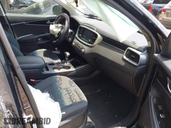 2019 Kia Sorento LX with VIN 5XYPG4A38KG443486, listed as a IAAI auction lot 42605606 with 107,505 mi miles and . Bid and sale history available at DreamBid. Image 5.