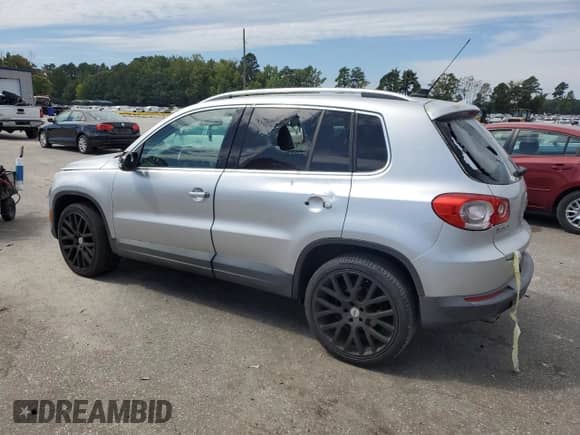 2011 Volkswagen Tiguan S с VIN WVGAV7AX8BW521733, выставлен на аукционе Copart как лот 80560835 с пробегом 131 636 миль миль и Списание • Salvage title. История ставок и продаж доступна на DreamBid. Изображение 2.