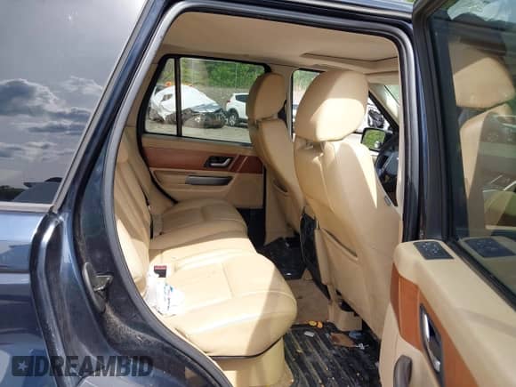 2007 Land Rover Range Rover Sport SC z VIN SALSH23497A109890, wystawiony jako IAAI lot #42359680 z przebiegiem 185 509 mil mil oraz . Historia ofert i sprzedaży dostępna na DreamBid. Obrazek 8.