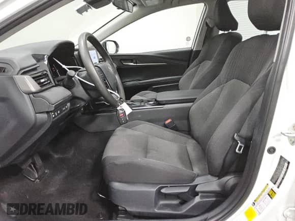 2025 Toyota Camry LE with VIN 4T1DAACK0SU037848, listed as a Copart auction lot 90109545 with 27,846 mi miles and Clean title. Bid and sale history available at DreamBid. Image 7.