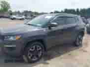 2018 Jeep Compass Trailhawk z VIN 3C4NJDDBXJT198919, wystawiony jako IAAI lot #42685470 z przebiegiem 139 764 mil mil oraz . Historia ofert i sprzedaży dostępna na DreamBid. Obrazek 2.