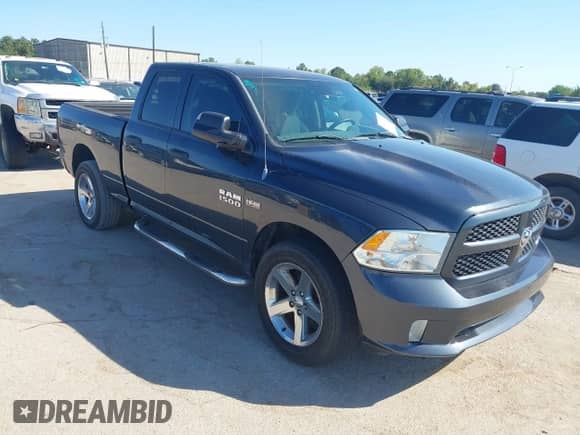 2013 Ram 1500 Express z VIN 1C6RR7FT2DS620955, wystawiony jako IAAI lot #43413142 z przebiegiem 137 938 mil mil oraz . Historia ofert i sprzedaży dostępna na DreamBid. Obrazek 1.