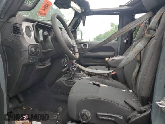 2025 Jeep Wrangler Sahara with VIN 1C4RJXP6XSW586133, listed as a Copart auction lot 69372395 with Not provided miles and Clean title. Bid and sale history available at DreamBid. Image 7.