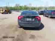 2016 Volvo S60 T5 Drive-E Premier z VIN YV126MFK8G2412344, wystawiony jako IAAI lot #42108519 z przebiegiem 129 579 mil mil oraz . Historia ofert i sprzedaży dostępna na DreamBid. Obrazek 17.