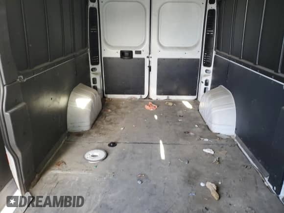 2020 Ram ProMaster Cargo z VIN 3C6TRVDG2LE133241, wystawiony jako Copart lot #55823565 z przebiegiem 109 486 mil mil oraz Szkoda całkowita • Salvage title. Historia ofert i sprzedaży dostępna na DreamBid. Obrazek 10.