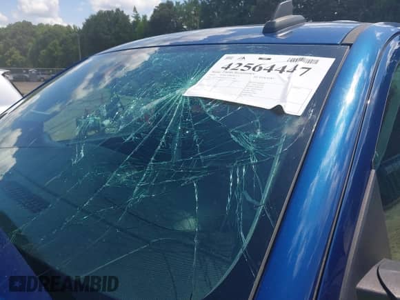 2015 Chevrolet Silverado 1500 LT z VIN 1GCVKREH7FZ251184, wystawiony jako IAAI lot #42564447 z przebiegiem Nie podano mil oraz . Historia ofert i sprzedaży dostępna na DreamBid. Obrazek 18.