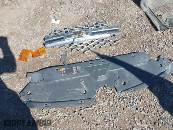 2014 Chevrolet Silverado 1500 LT with VIN 3GCUKREH4EG545779, listed as a IAAI auction lot 42189784 with 129,037 mi miles and . Bid and sale history available at DreamBid. Image 12.