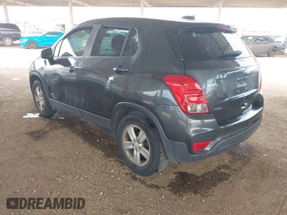 2020 Chevrolet Trax LS z VIN 3GNCJKSB8LL260004, wystawiony jako IAAI lot #43131581 z przebiegiem 85 392 mil mil oraz . Historia ofert i sprzedaży dostępna na DreamBid. Obrazek 3.