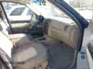 2003 Ford Explorer Eddie Bauer z VIN 1FMDU74K93UB82803, wystawiony jako IAAI lot #42174604 z przebiegiem 166 269 mil mil oraz . Historia ofert i sprzedaży dostępna na DreamBid. Obrazek 5.