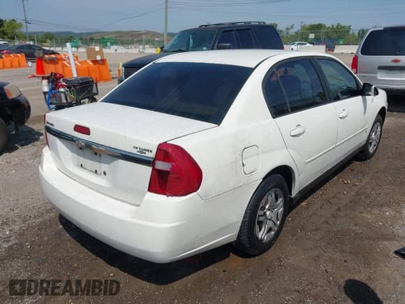 2008 Chevrolet Malibu Classic LS 1FL с VIN 1G1ZS58F28F111206, выставлен на аукционе IAAI как лот 43027362 с пробегом 197 480 миль миль и . История ставок и продаж доступна на DreamBid. Изображение 4.