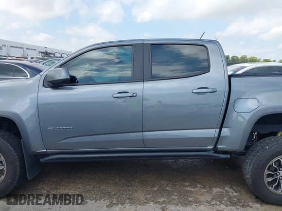 2019 Chevrolet Colorado 4WD ZR2 z VIN 1GCGTEEN4K1359257, wystawiony jako IAAI lot #43271999 z przebiegiem 85 014 mil mil oraz . Historia ofert i sprzedaży dostępna na DreamBid. Obrazek 14.