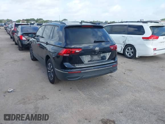 2022 Volkswagen Tiguan S с VIN 3VV1B7AX1NM111438, выставлен на аукционе IAAI как лот 42532225 с пробегом Не указан миль и . История ставок и продаж доступна на DreamBid. Изображение 3.