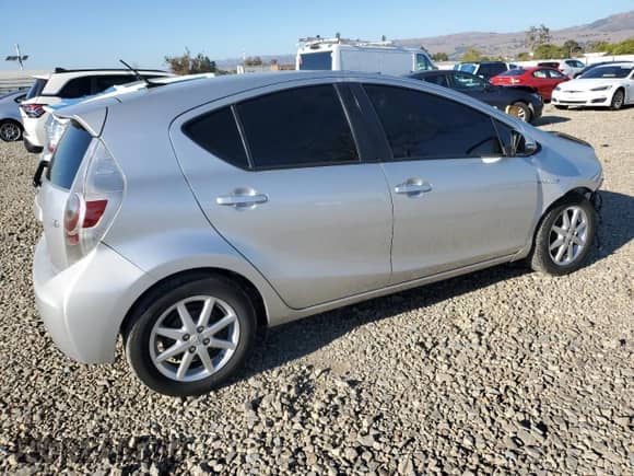2013 Toyota Prius Three with VIN JTDKDTB39D1043614, listed as a Copart auction lot 89720135 with 251,803 mi miles and Salvage title. Bid and sale history available at DreamBid. Image 3.