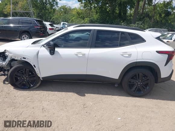 2024 Chevrolet Trax ACTIV z VIN KL77LKE23RC083587, wystawiony jako IAAI lot #43055620 z przebiegiem 16 095 mil mil oraz . Historia ofert i sprzedaży dostępna na DreamBid. Obrazek 14.