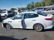 2016 Kia Optima EX z VIN 5XXGU4L33GG075008, wystawiony jako IAAI lot #43332482 z przebiegiem 96 052 mil mil oraz . Historia ofert i sprzedaży dostępna na DreamBid. Obrazek 14.