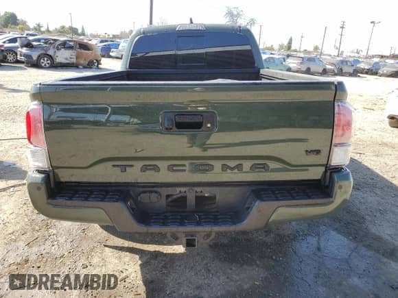 2022 Toyota Tacoma SR5 z VIN 3TMDZ5BN9NM133972, wystawiony jako Copart lot #50102025 z przebiegiem 12 598 mil mil oraz Szkoda całkowita • Salvage title. Historia ofert i sprzedaży dostępna na DreamBid. Obrazek 6.