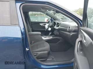 2022 Chevrolet Blazer LT z VIN 3GNKBHR48NS139890, wystawiony jako IAAI lot #43038653 z przebiegiem 24 140 mil mil oraz . Historia ofert i sprzedaży dostępna na DreamBid. Obrazek 5.