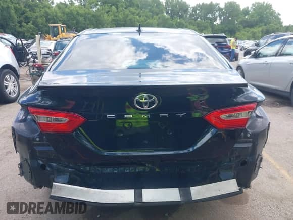 2020 Toyota Camry SE z VIN 4T1J11AK8LU935461, wystawiony jako IAAI lot #42354964 z przebiegiem 70 212 mil mil oraz . Historia ofert i sprzedaży dostępna na DreamBid. Obrazek 16.