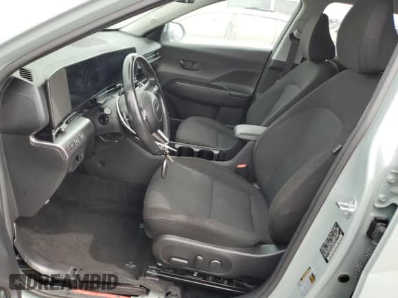 2024 Hyundai Kona SEL с VIN KM8HCCAB6RU043447, выставлен на аукционе Copart как лот 73874754 с пробегом 10 659 миль миль и На запчасти • Non repairable. История ставок и продаж доступна на DreamBid. Изображение 7.